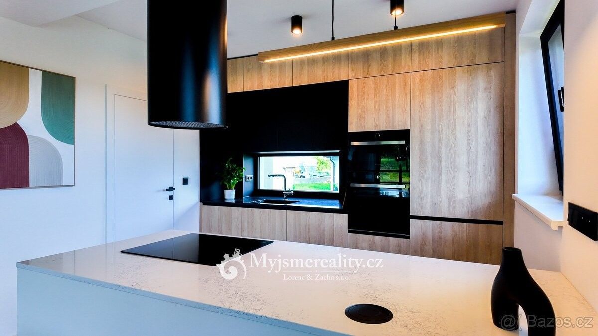 Prodej rodinný dům - Velký Ořechov, 763 07