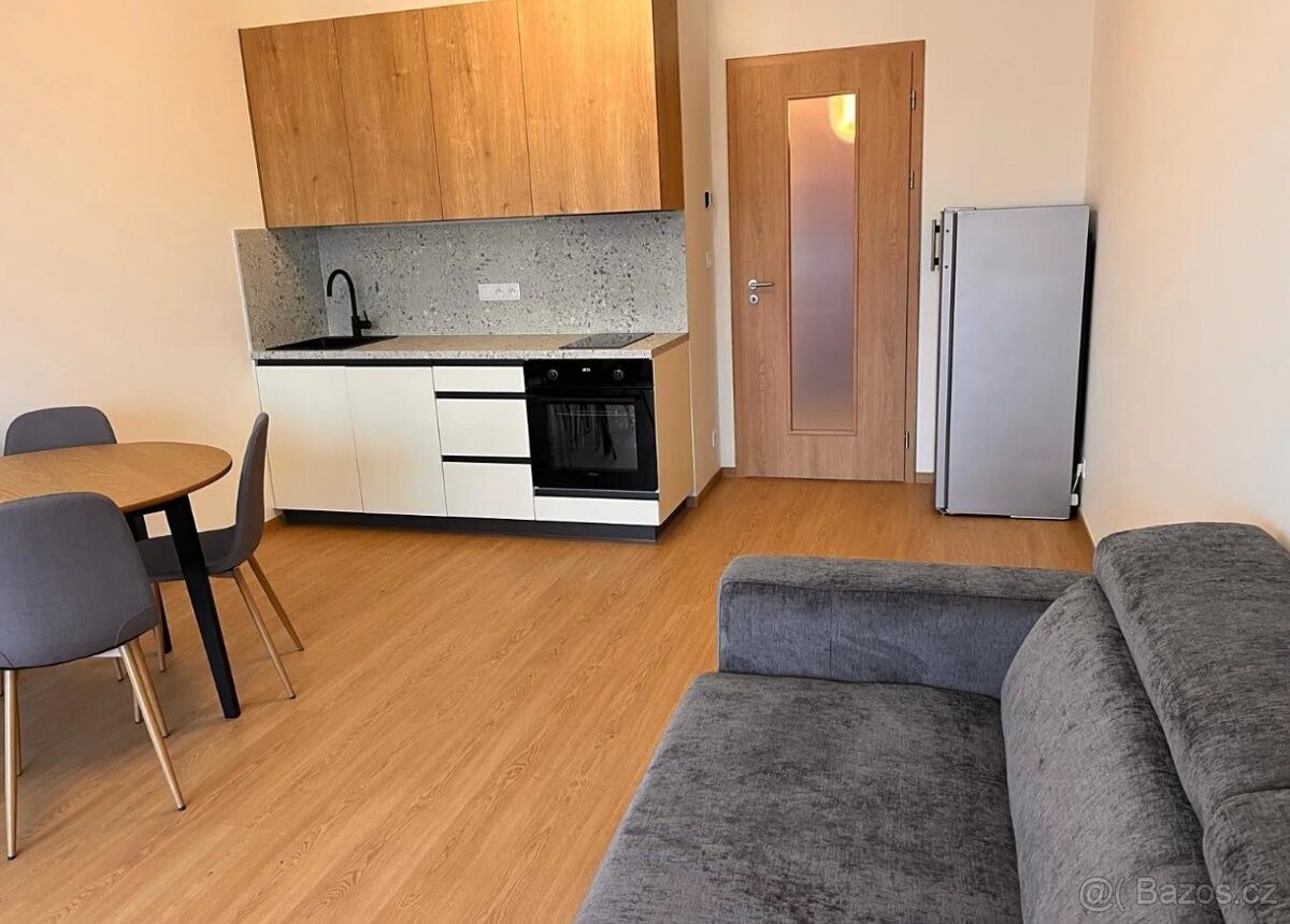 Pronájem byt - Praha, 198 00