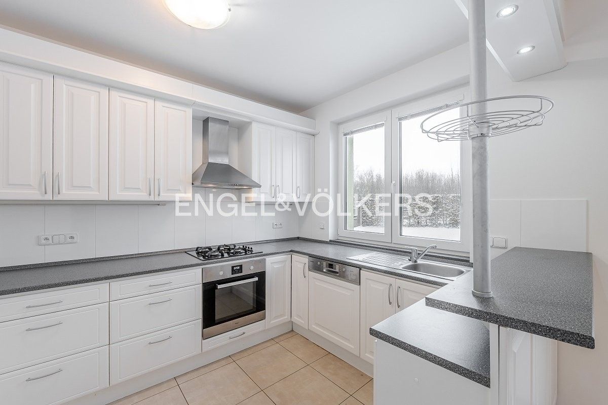 Pronájem rodinný dům - Pod Valem, Průhonice, 400 m²