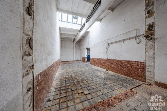 Pronájem sklad - Uherské Hradiště, 686 01