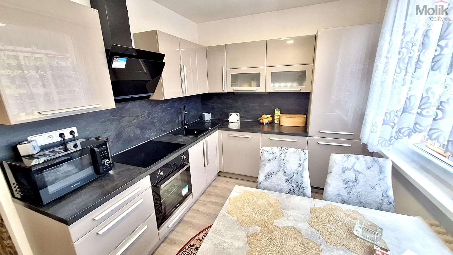 2+1, Karla Čapka, Krupka, 63 m²