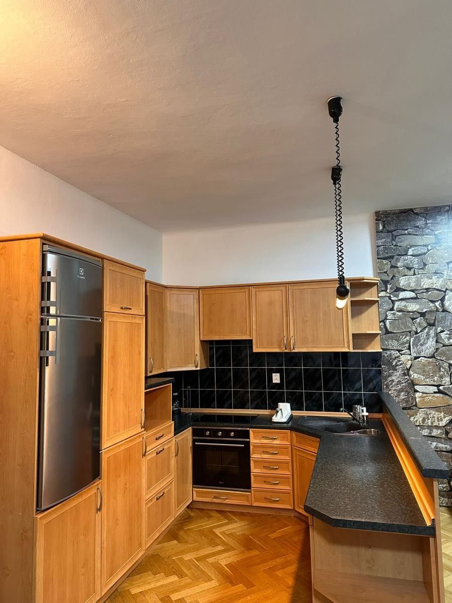 Pronájem byt 2+kk - Husinecká, Praha, 75 m²