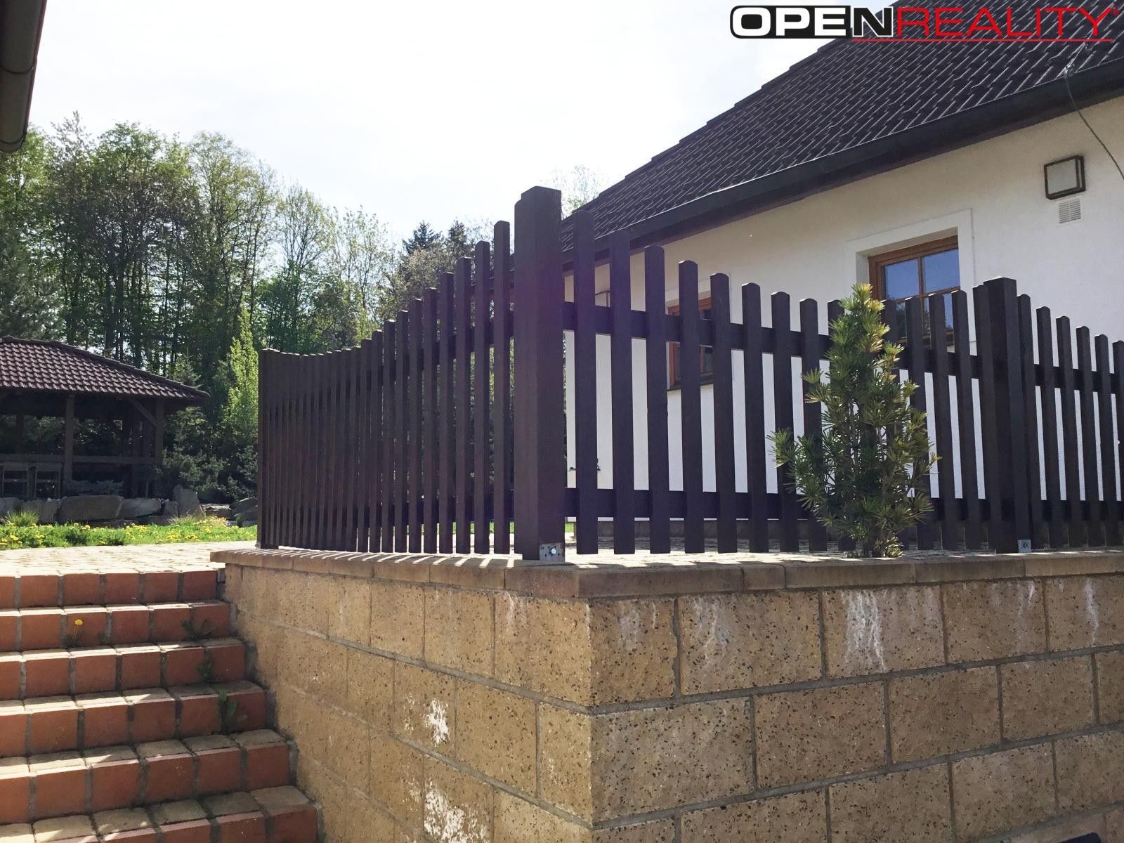 Prodej rodinný dům - Březsko, 300 m²