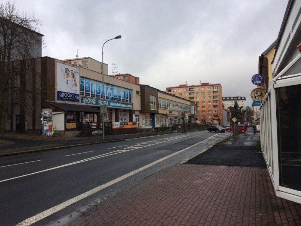 Pronájem obchodní prostory - Závodu míru 897, Karlovy Vary Stará Role, 40 m² - 5