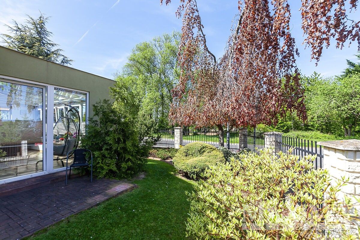 Prodej rodinný dům - Dolní Břežany, 252 41