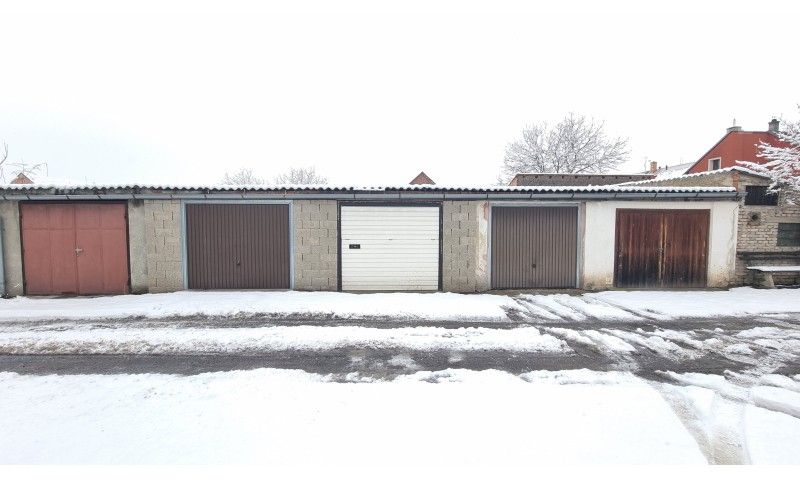 Garáže, Kněževes, 19 m²