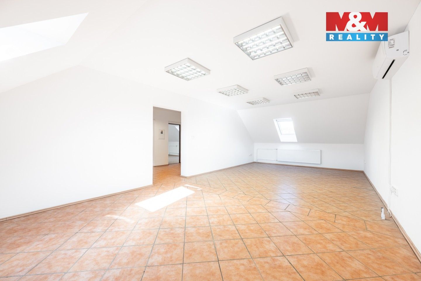 Prodej obchodní prostory - Velká nad Veličkou, 187 m²