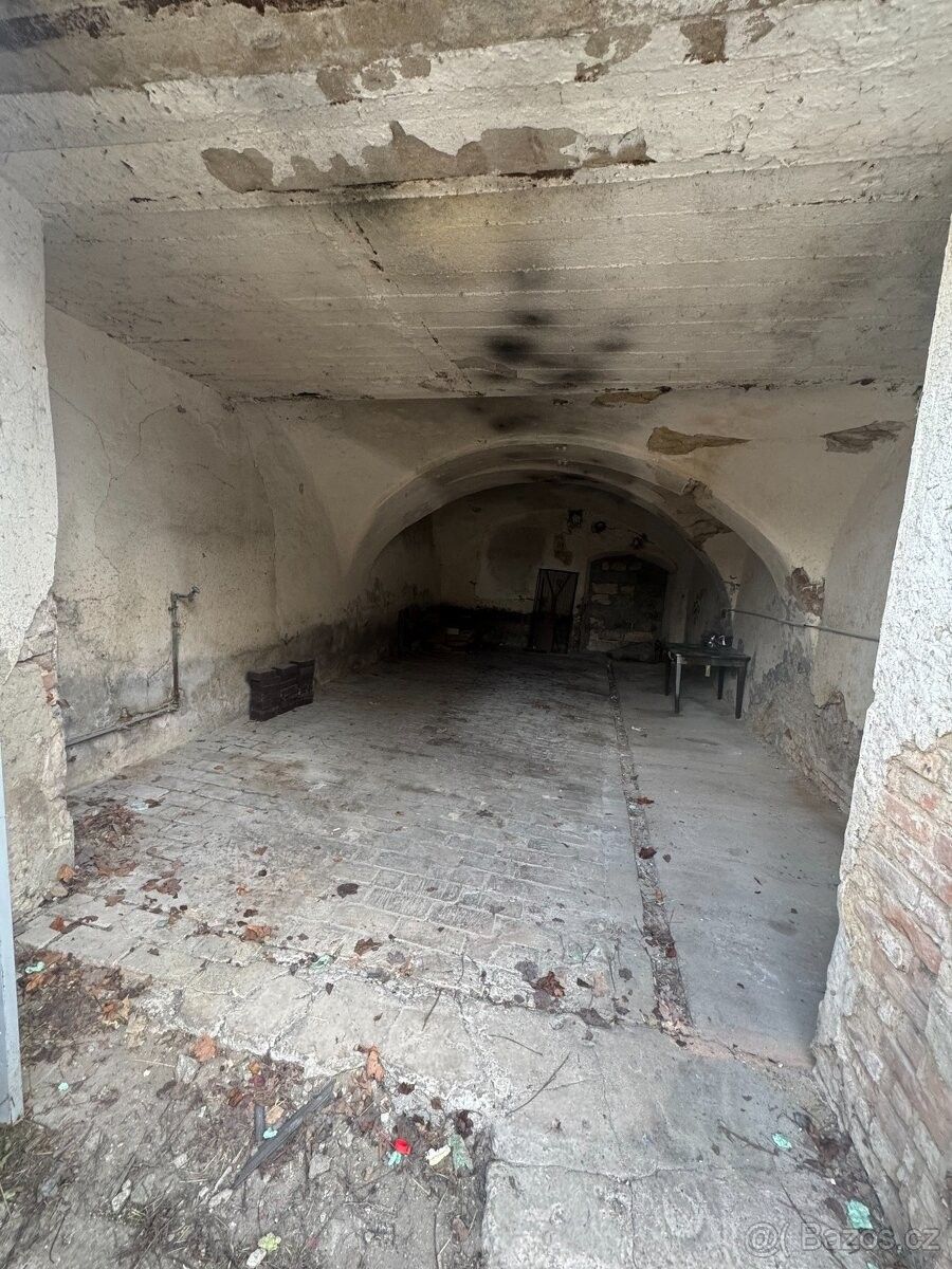 Garáže, Křinec, 289 33 - 2