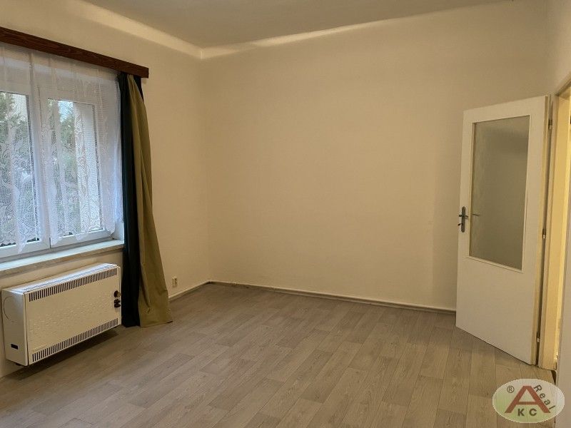 Pronájem byt 1+1 - Hadovitá, Praha, 40 m²