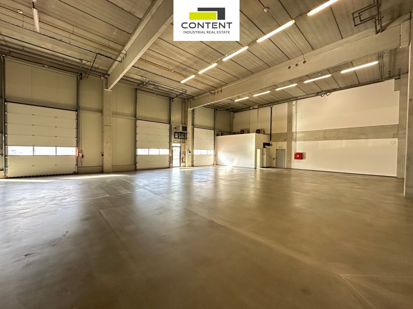 Sklady, K Bílému vrchu, Praha, 1 313 m²