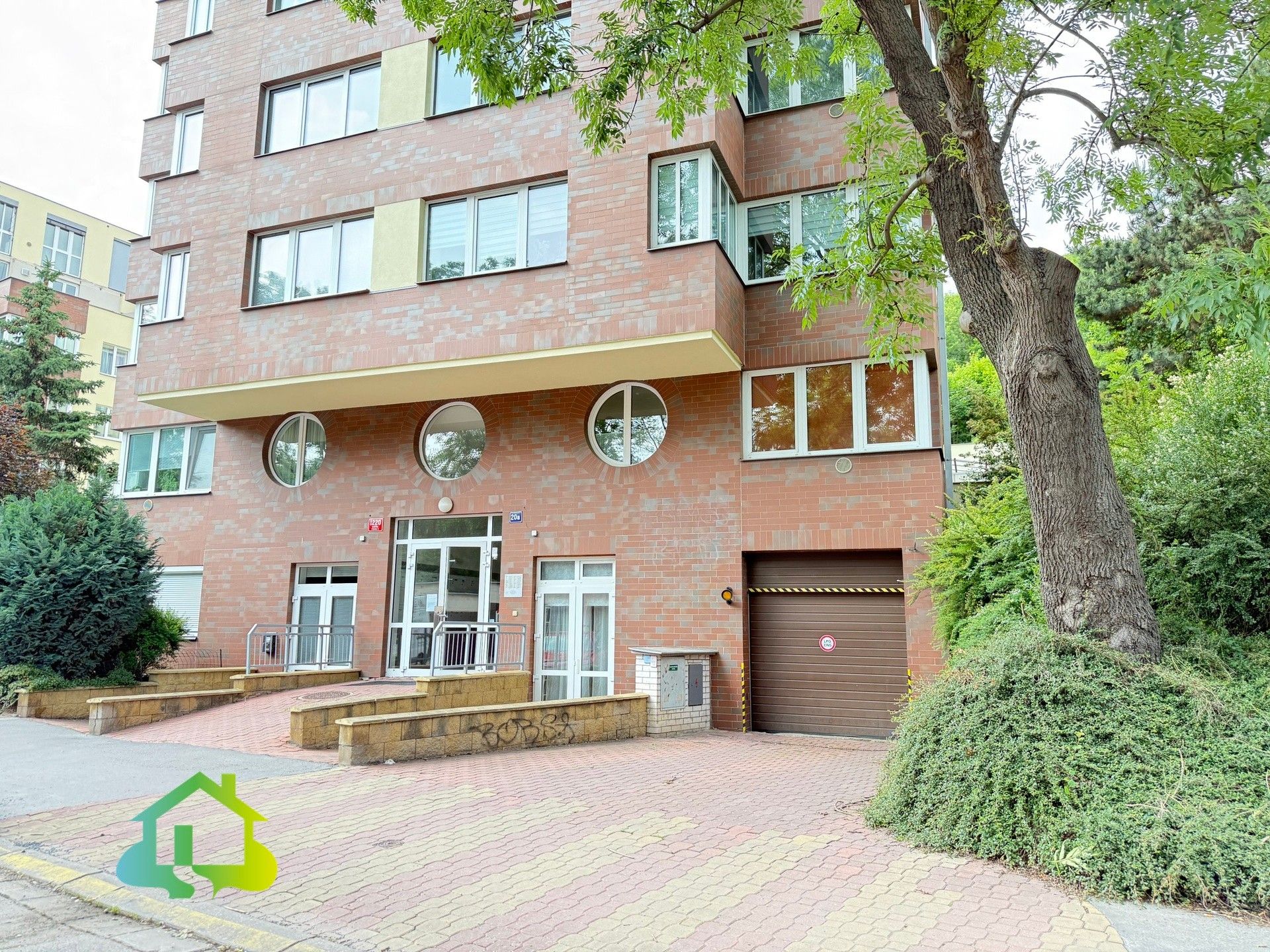 Garáže, Zahradníčkova, Praha, 18 m²