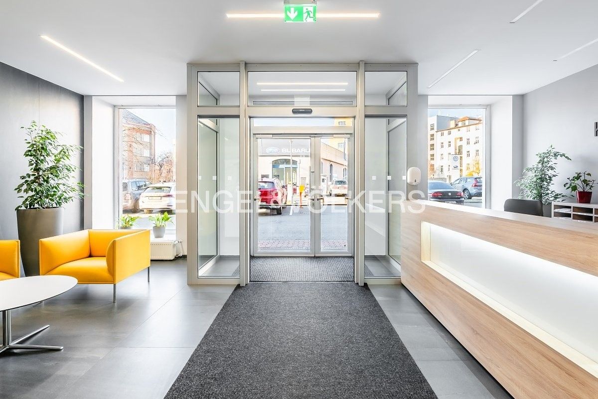 Pronájem kancelář - Kolbenova, Praha, 788 m²