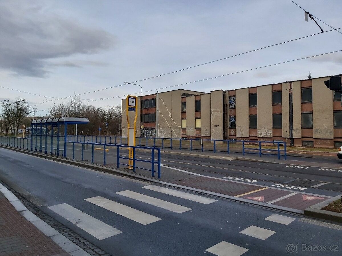 Garáže, Ostrava, 700 30