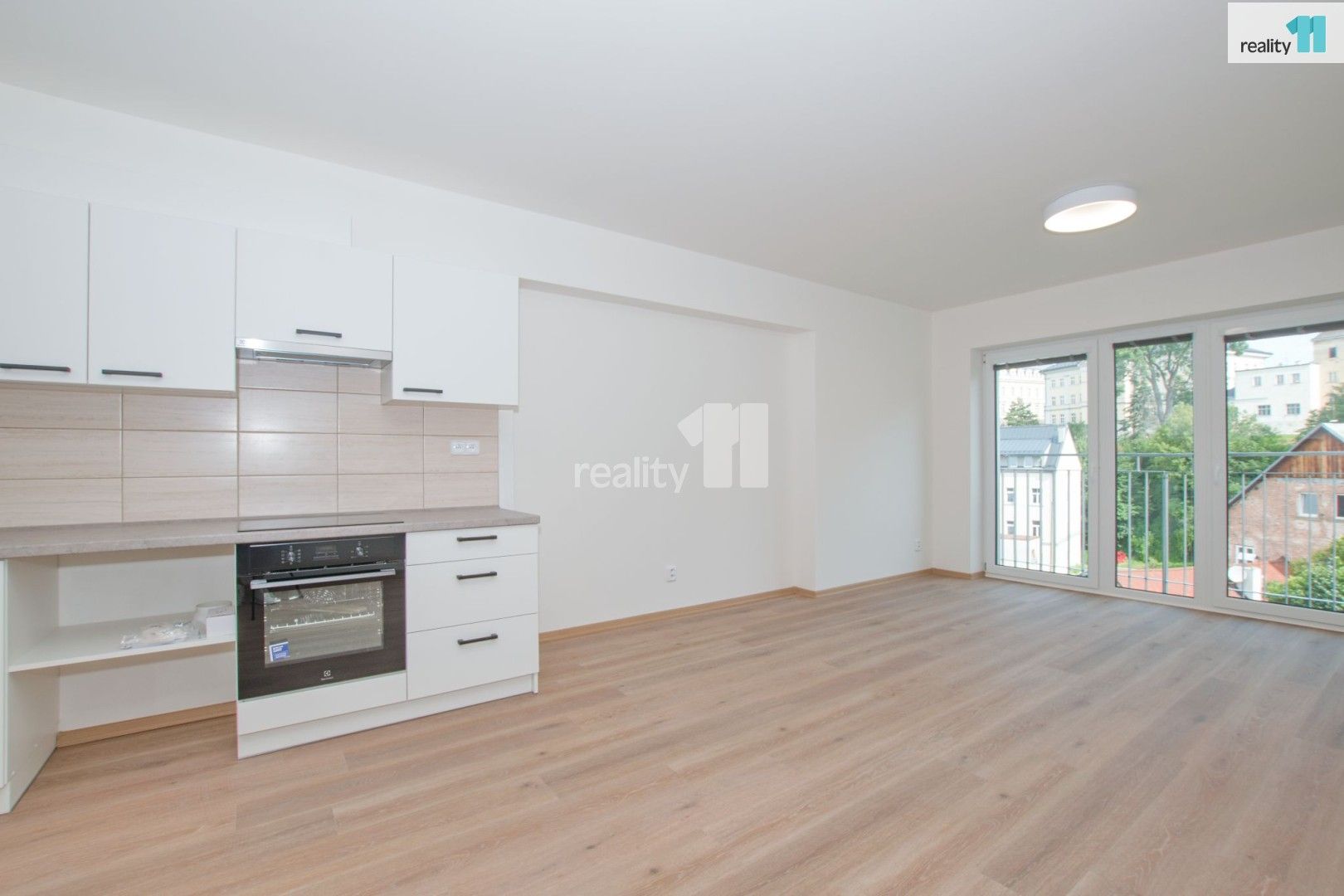 Pronájem byt 2+kk - Papírová, Liberec, 74 m²