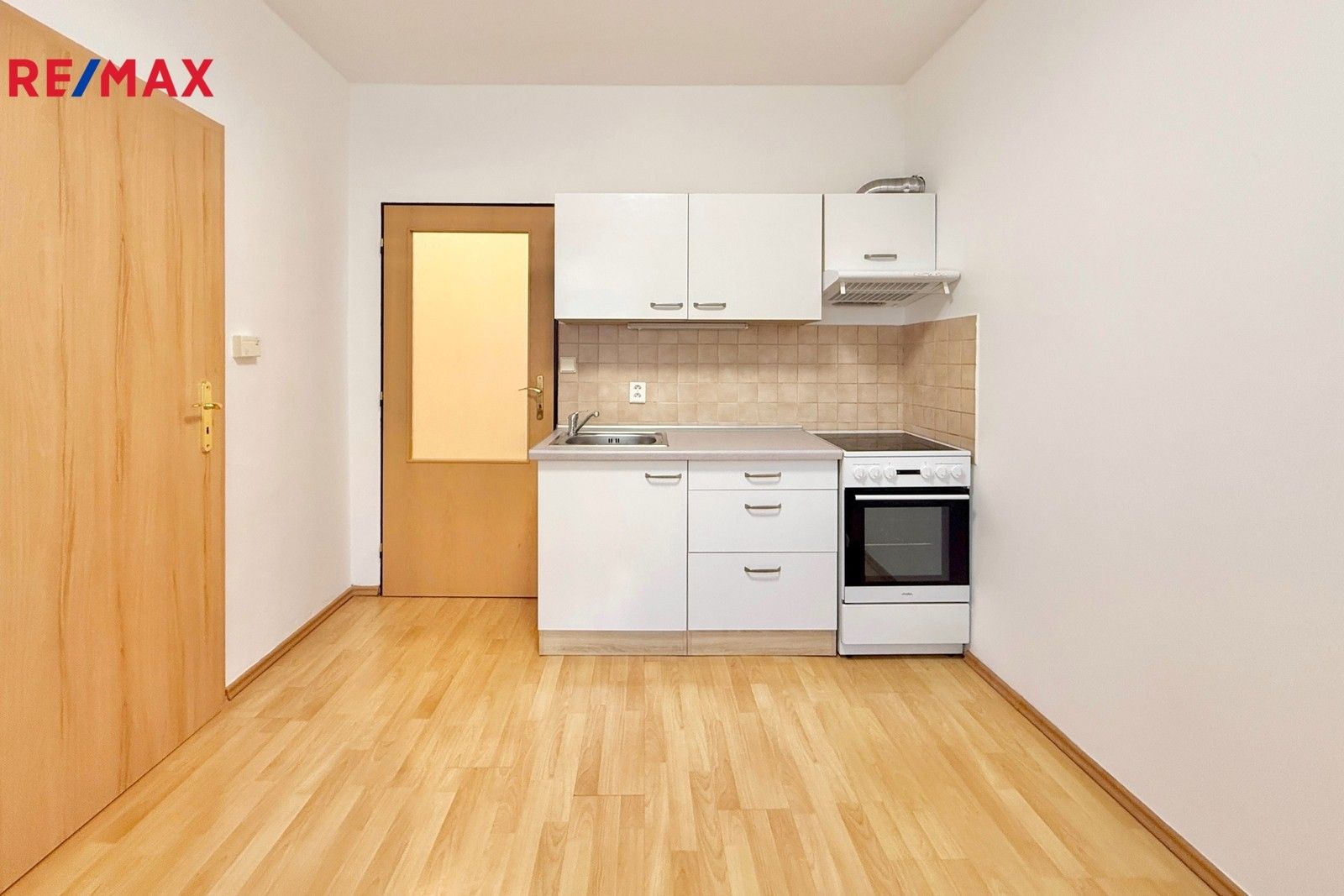 Pronájem byt 1+1 - Antala Staška, Praha, 30 m²