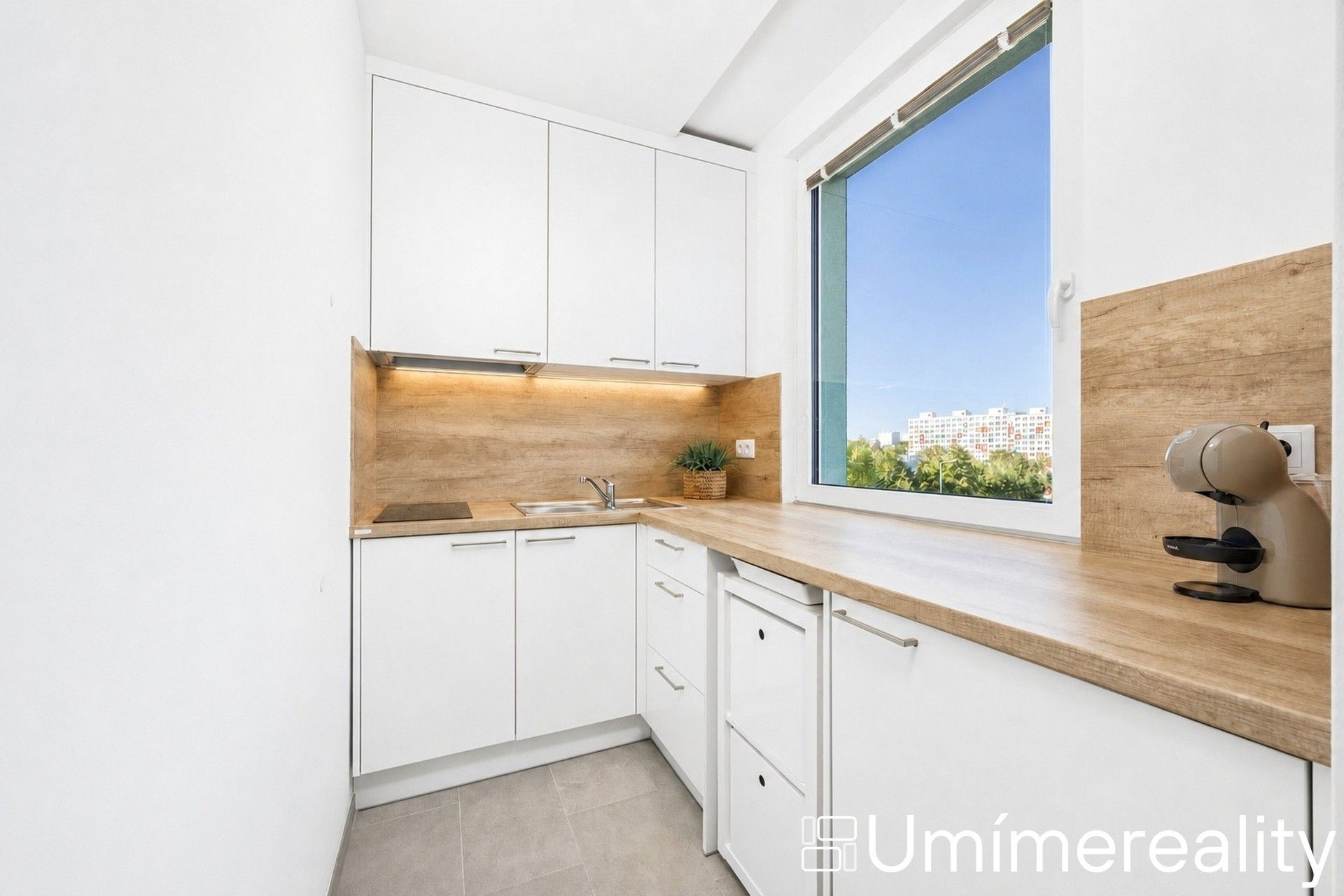 1+kk, Valentova, Praha, 30 m² - 1