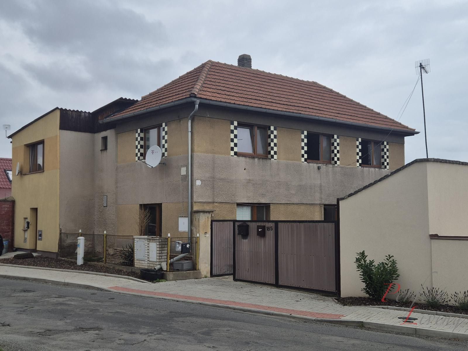 Prodej dům - Kozomín, 520 m²