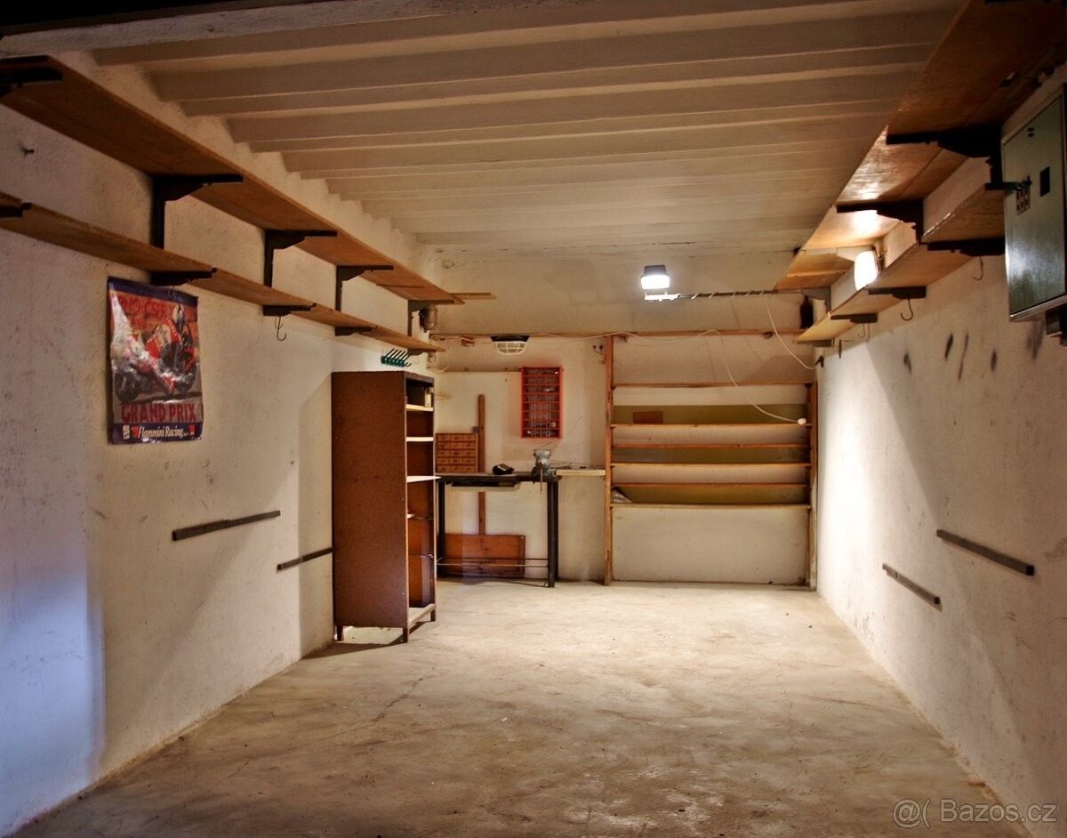 Garáže, Brno, 638 00