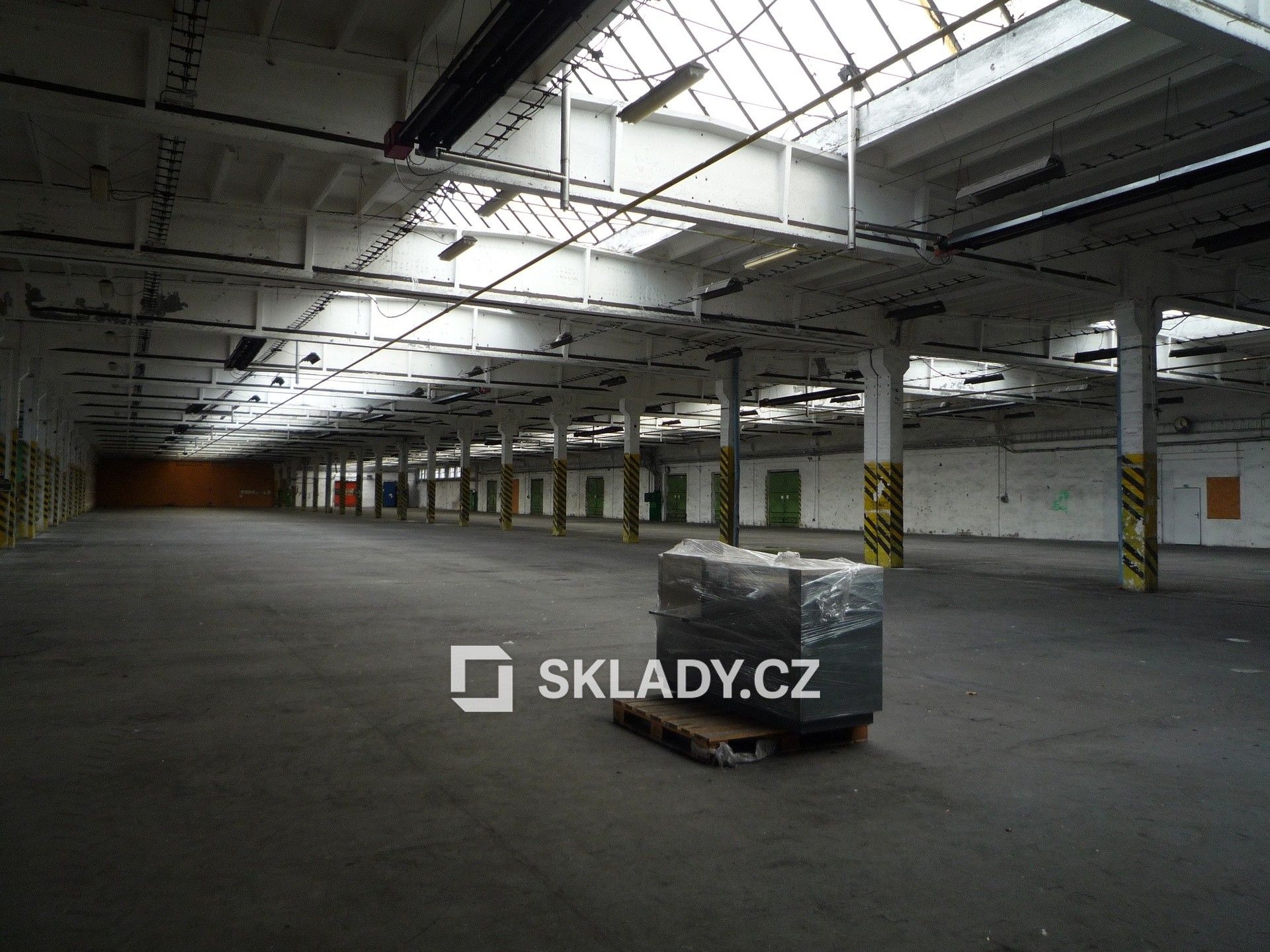 Sklady, Praha, 2 700 m² - 2