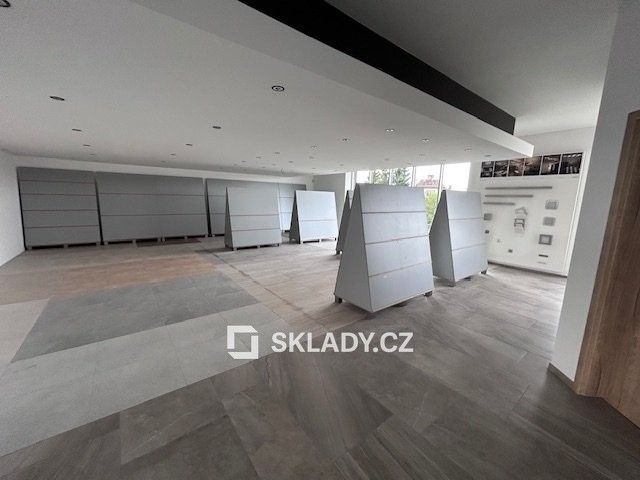 Obchodní prostory · 360 m² · Cheb - 3