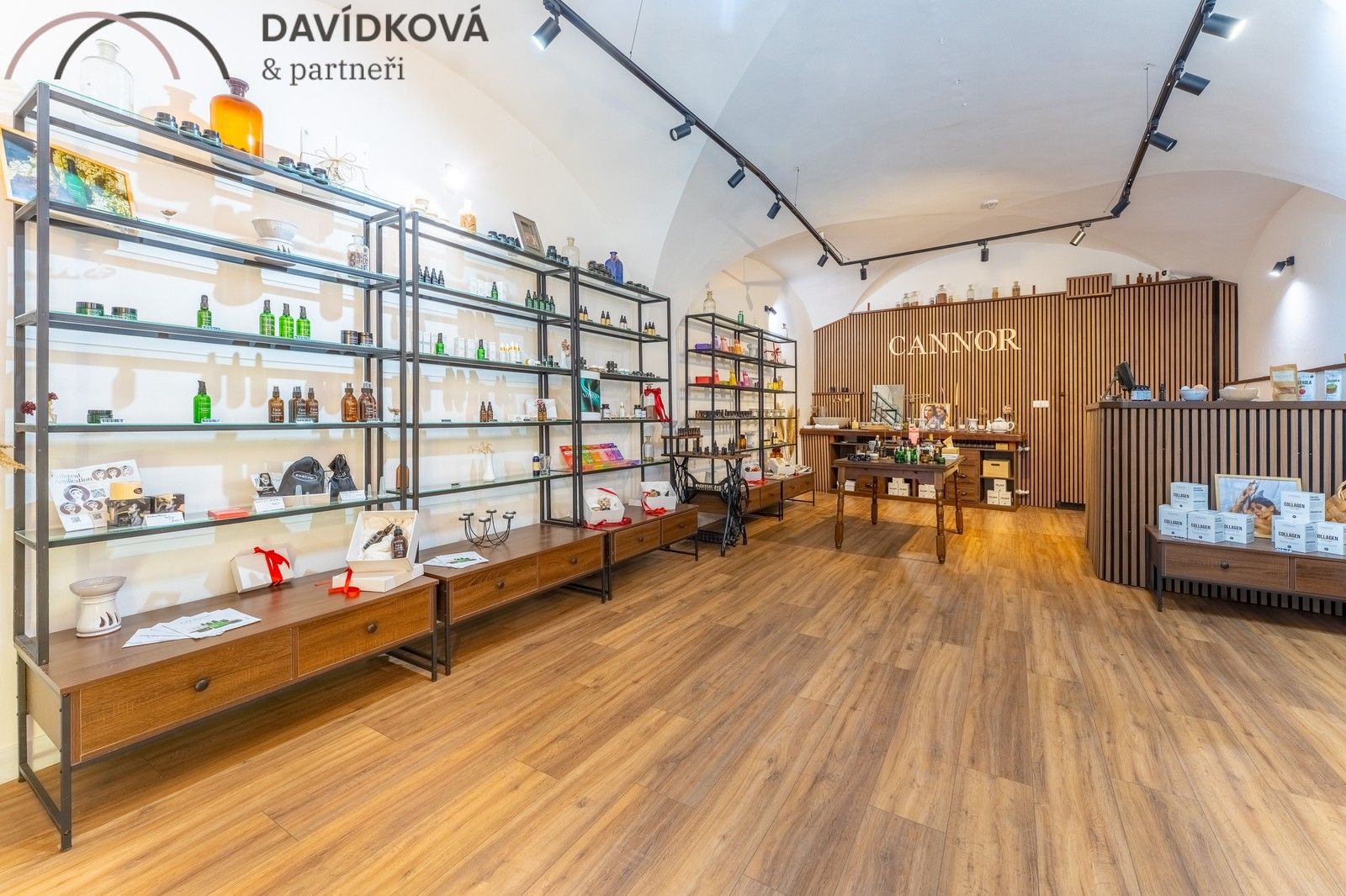 Pronájem obchodní prostory - Školská, Praha, 34 m²