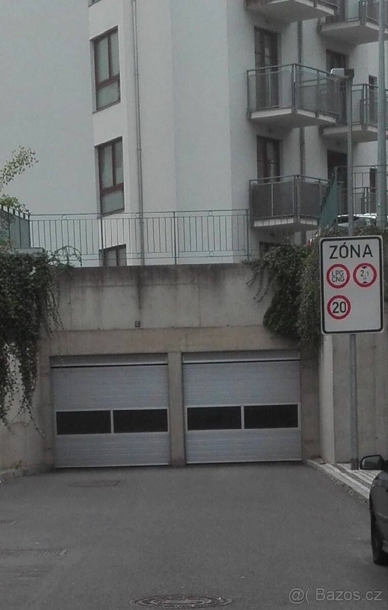 Garáže, Praha, 160 00