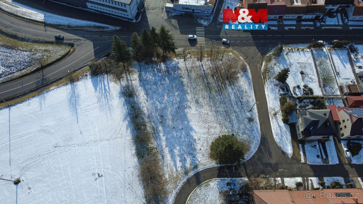 Pozemky pro bydlení, Hluk, 687 25