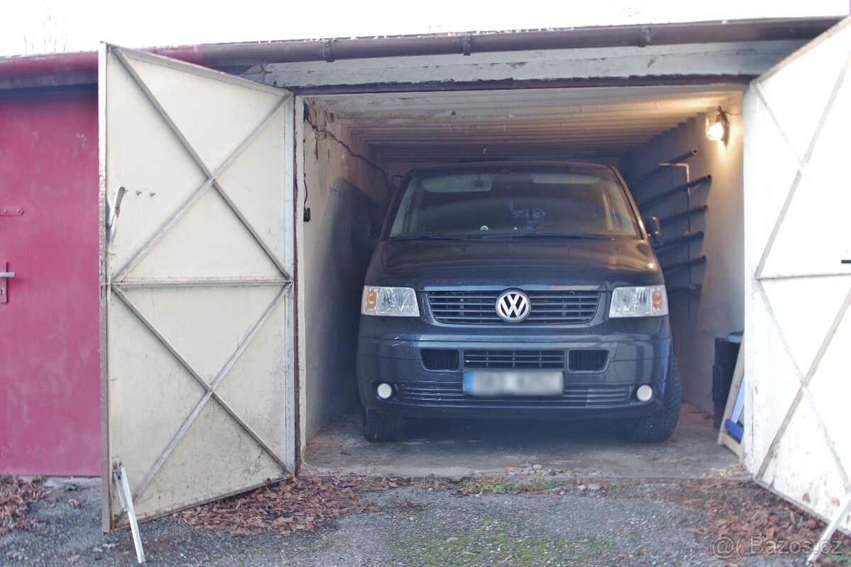 Garáže, Brno, 615 00