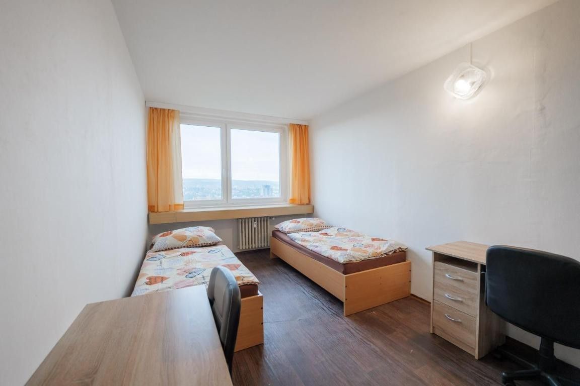 Byty, Kutilova, Praha - Modřany, 1 080 m² - 1