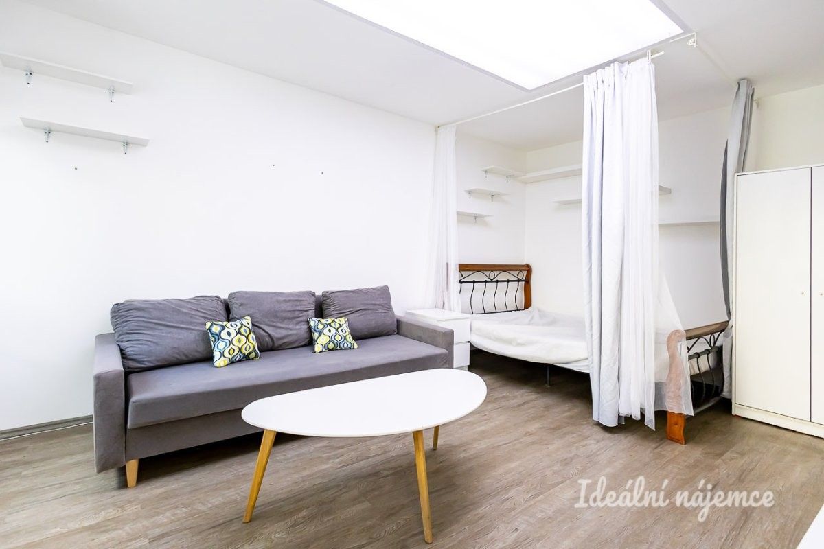 Byt 1+1 · 31 m² · Kunínova, Praha - 3