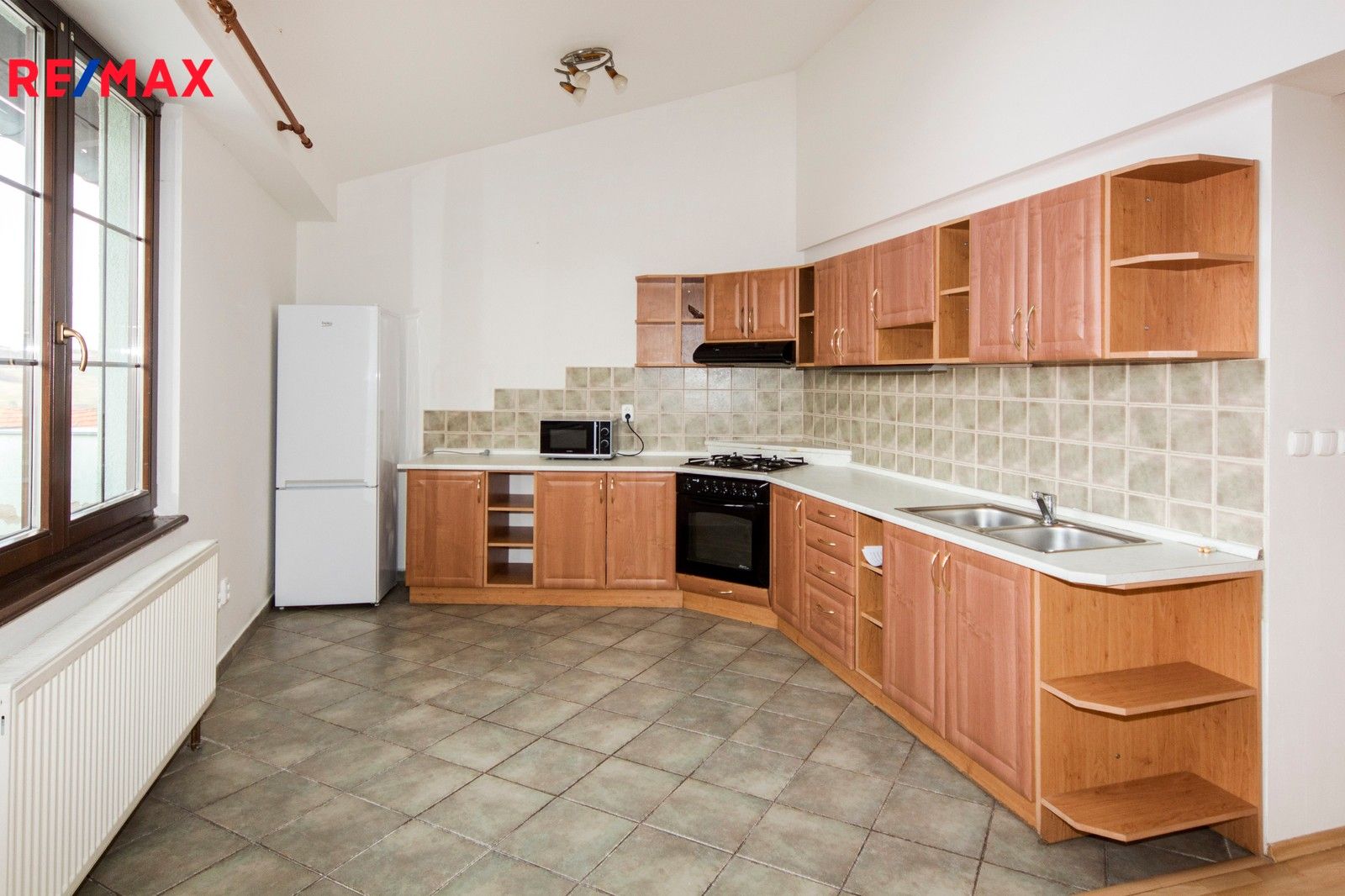 Pronájem byt 4+kk - nám. J. Koziny, Bystřany, 95 m²