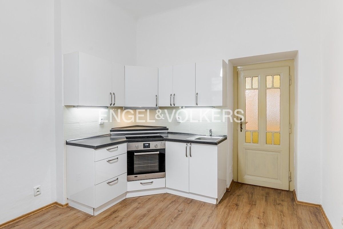 Pronájem byt 1+1 - Elišky Krásnohorské, Praha, 50 m²