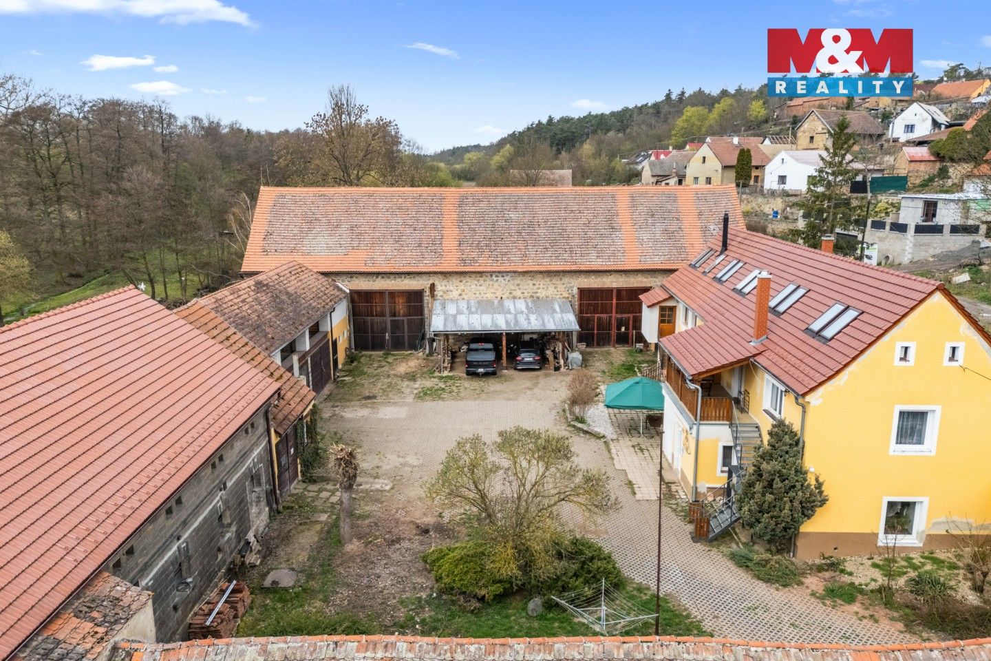 Rodinné domy, Jarpice, 380 m² - 1