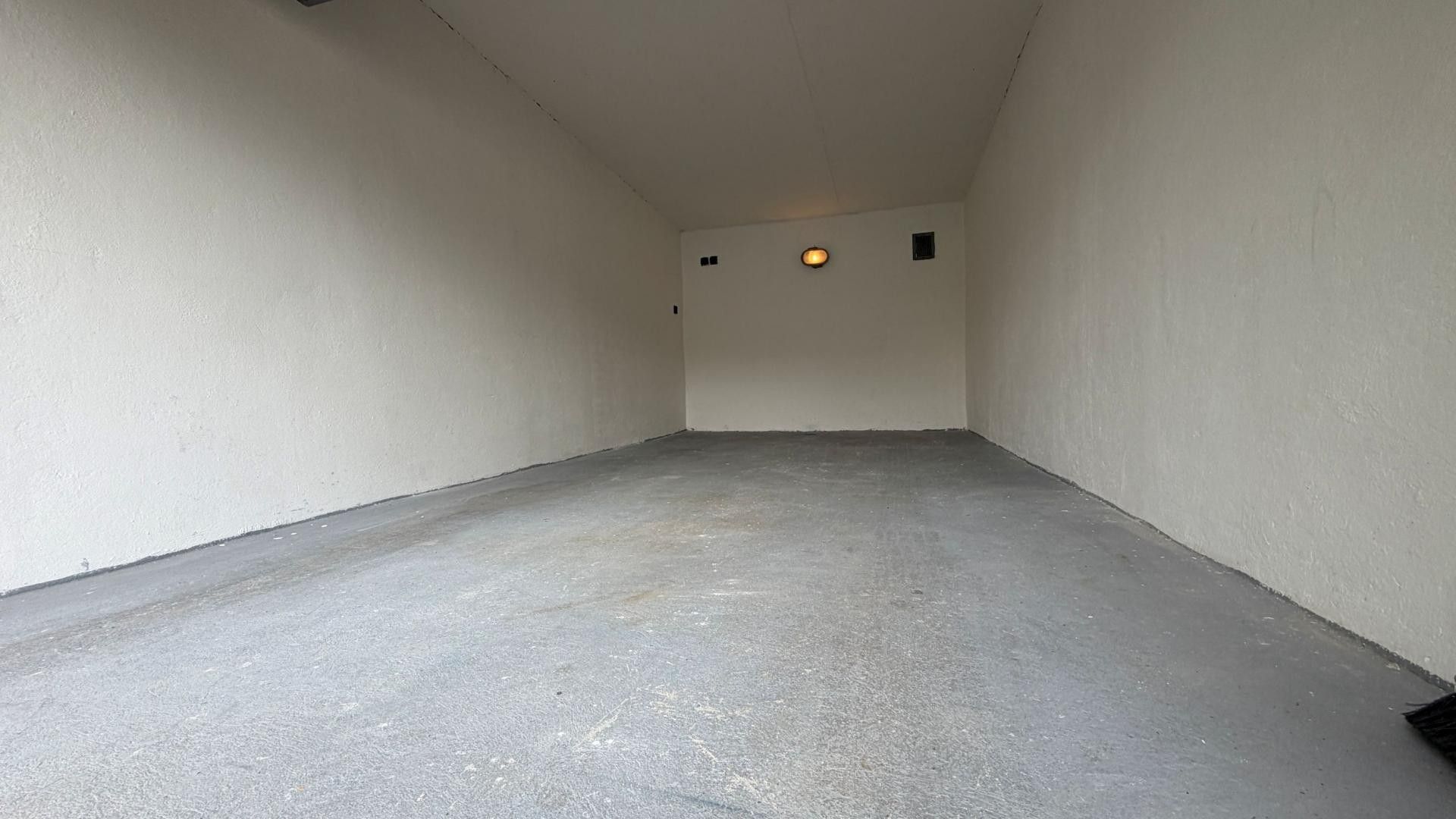 Garáž · 16 m² · V úžlabině, Praha - 4