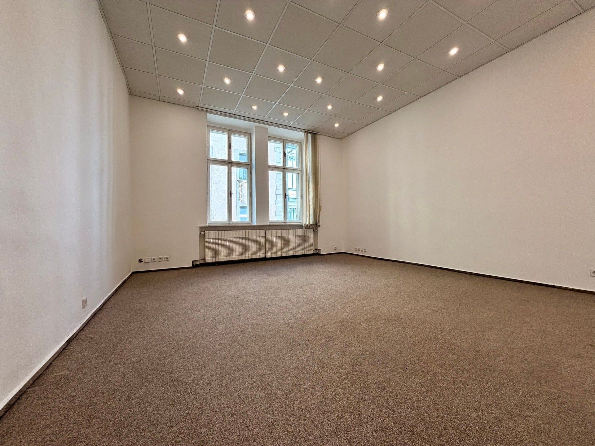 Kanceláře, Veleslavínova, Plzeň, 112 m² - 1