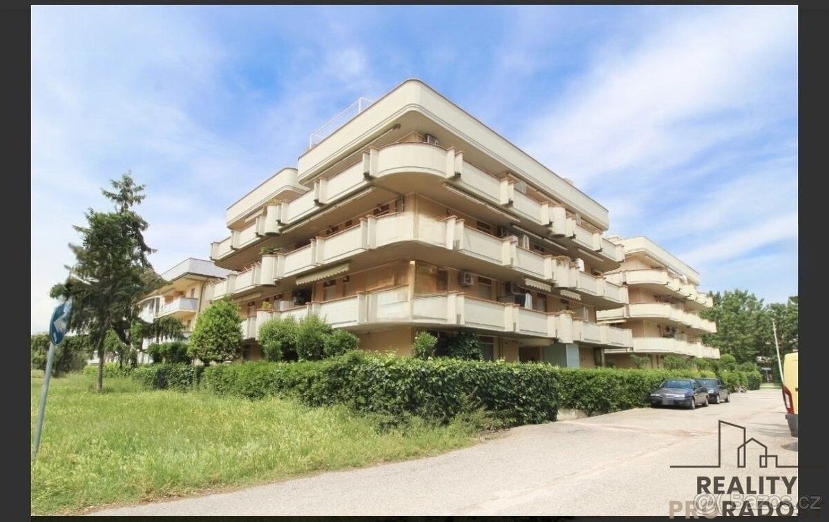 Byty, 987 66, Zahraničí