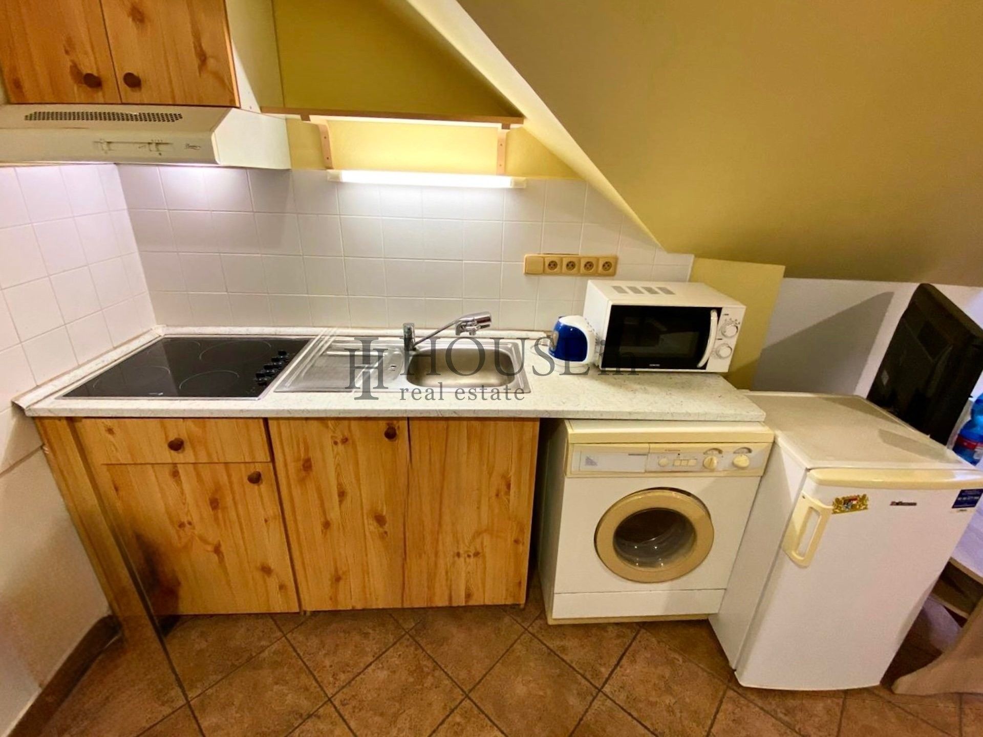 Pronájem byt 1+kk - Seifertova, Praha, 28 m²