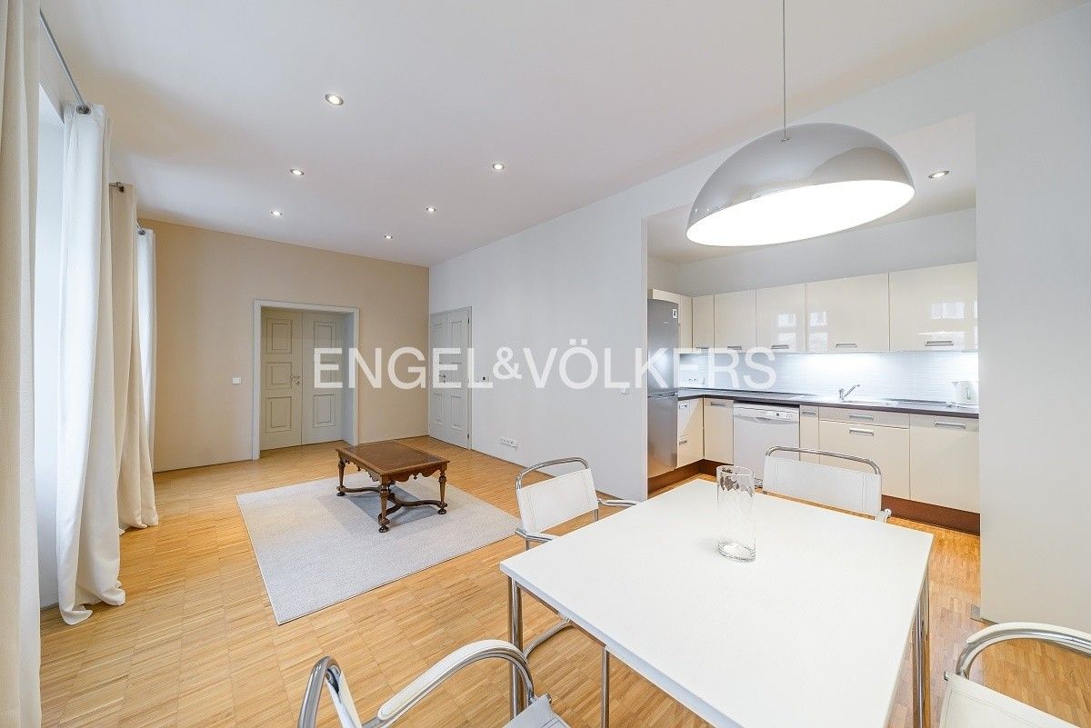 2+kk, Újezd, Praha, 65 m²