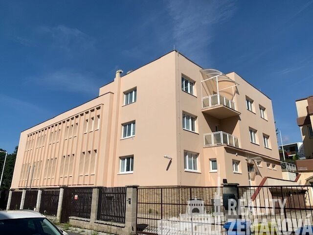 Kancelář · 347 m² · U zásobní zahrady, Praha - 4
