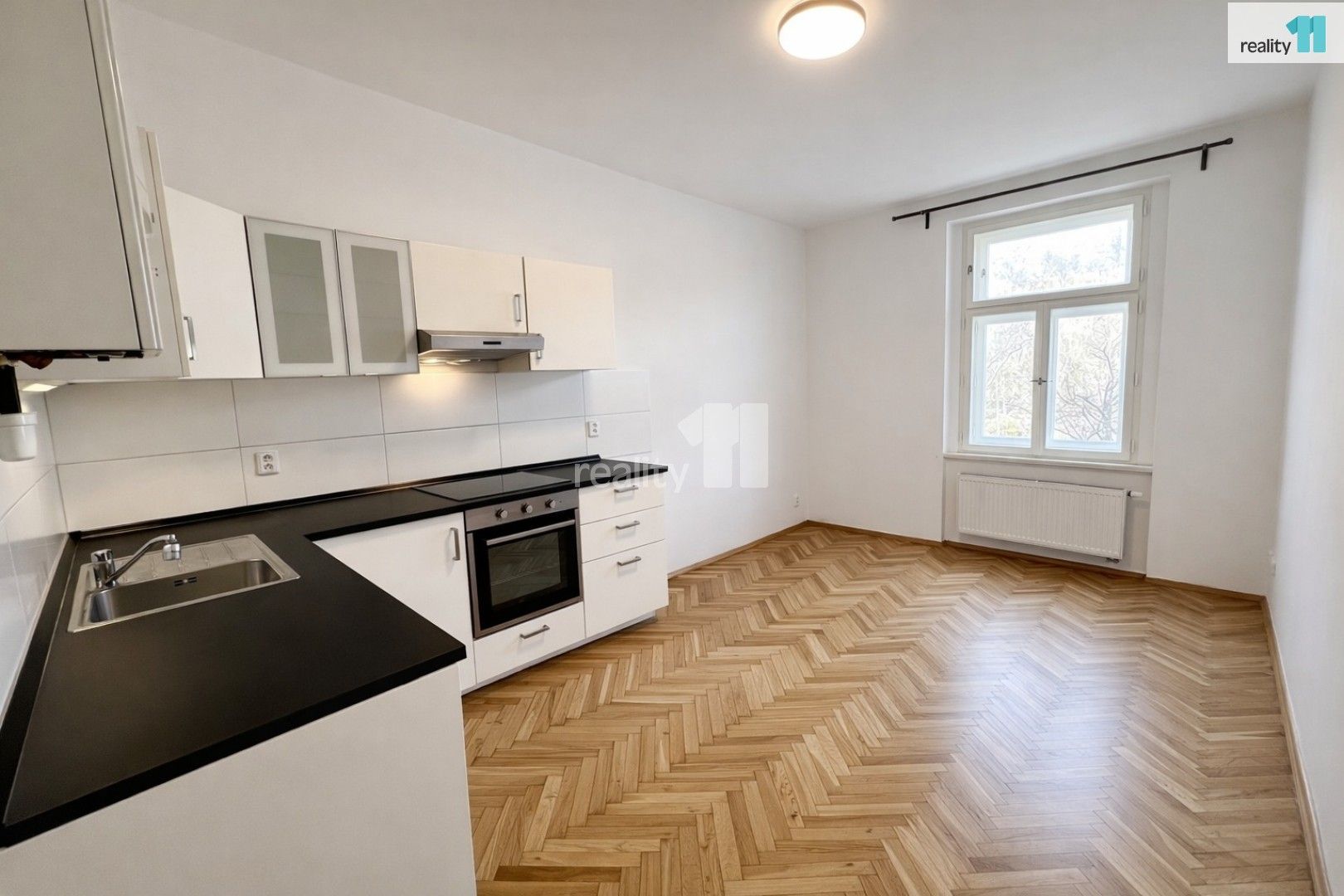 Pronájem byt 3+kk - Svatoplukova 549, Praha, 55 m²