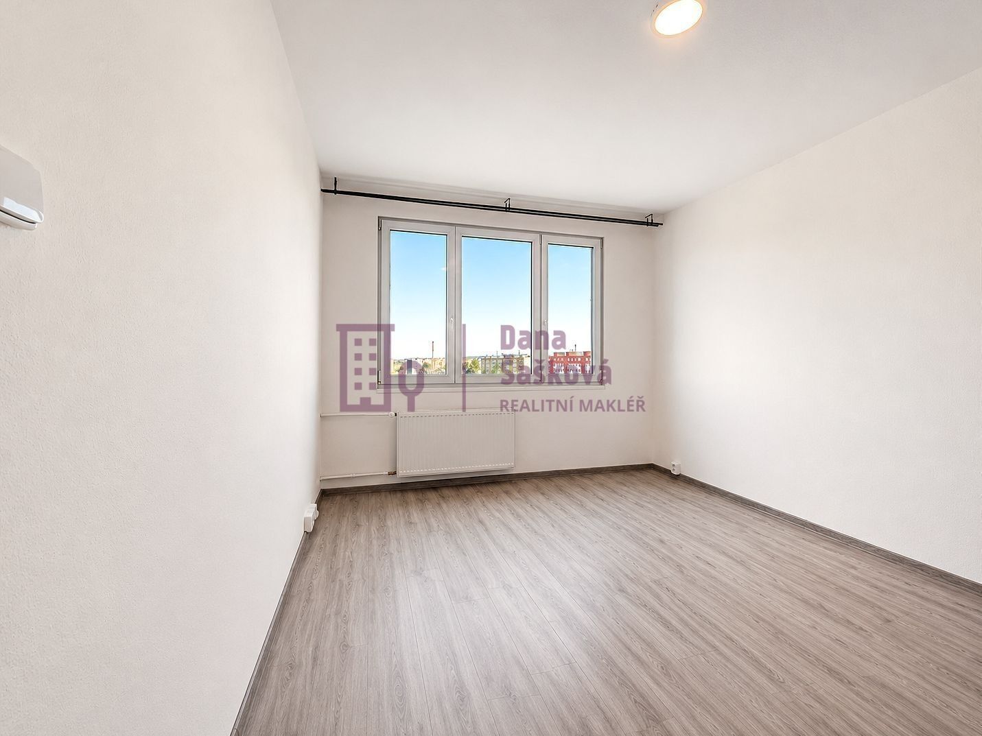 2+kk, sídliště Vajgar 531, Jindřichův Hradec III, 31 m² - 2