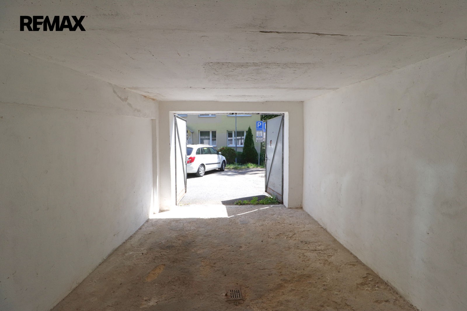 Garáž · 16 m² · Dubrovnická 1053, Praha Košíře - 4