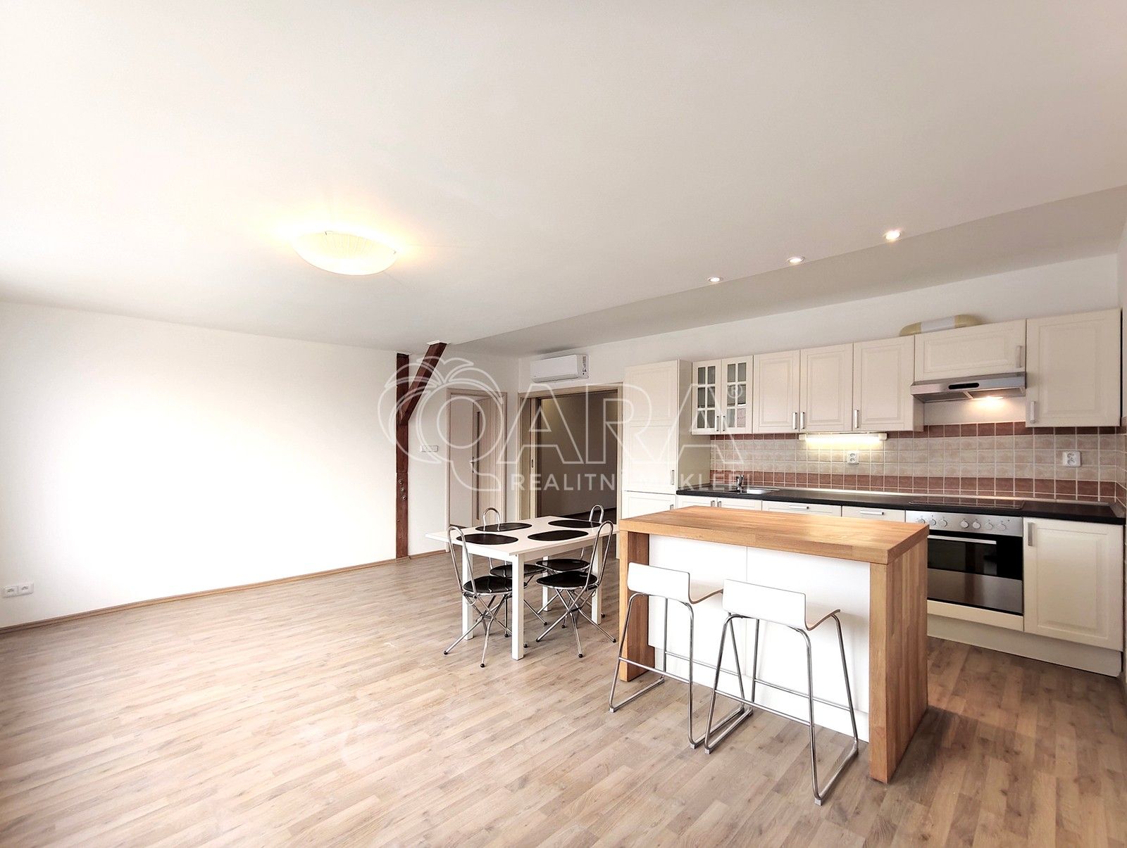 Pronájem byt 3+kk - Lindnerova 104, Praha, 85 m²