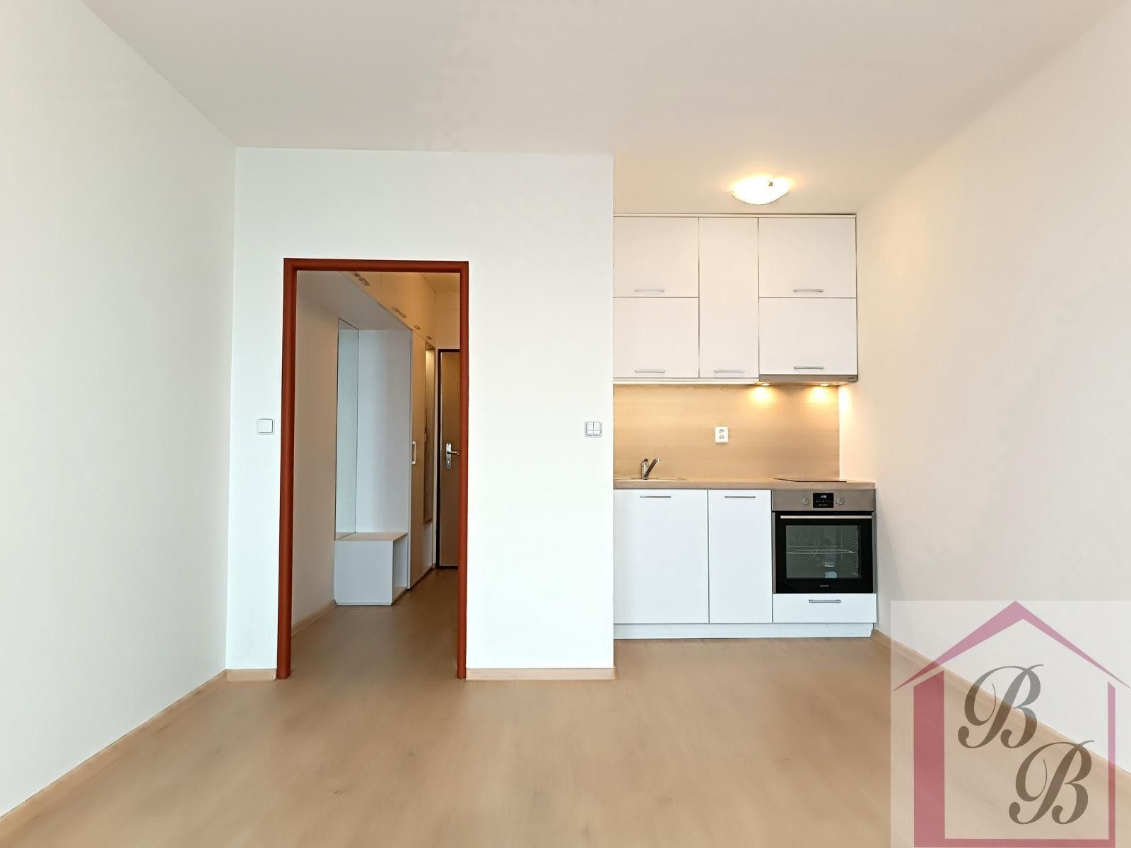 1+kk, Hlavatého, Praha, 27 m²