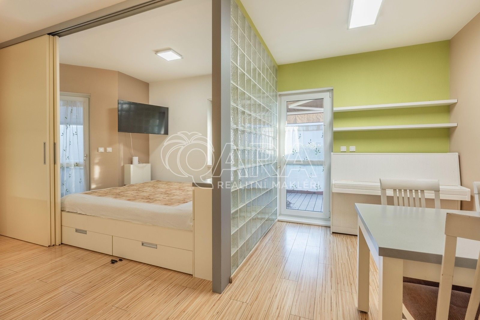 Pronájem byt 2+kk - Strančická, Praha, 49 m²