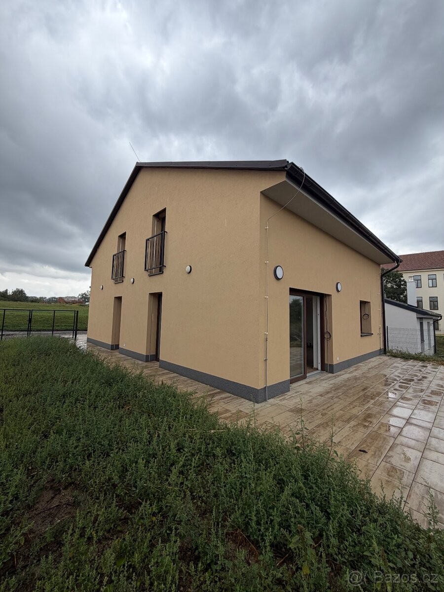 Rodinné domy, Ivanovice na Hané, 683 23 - 2