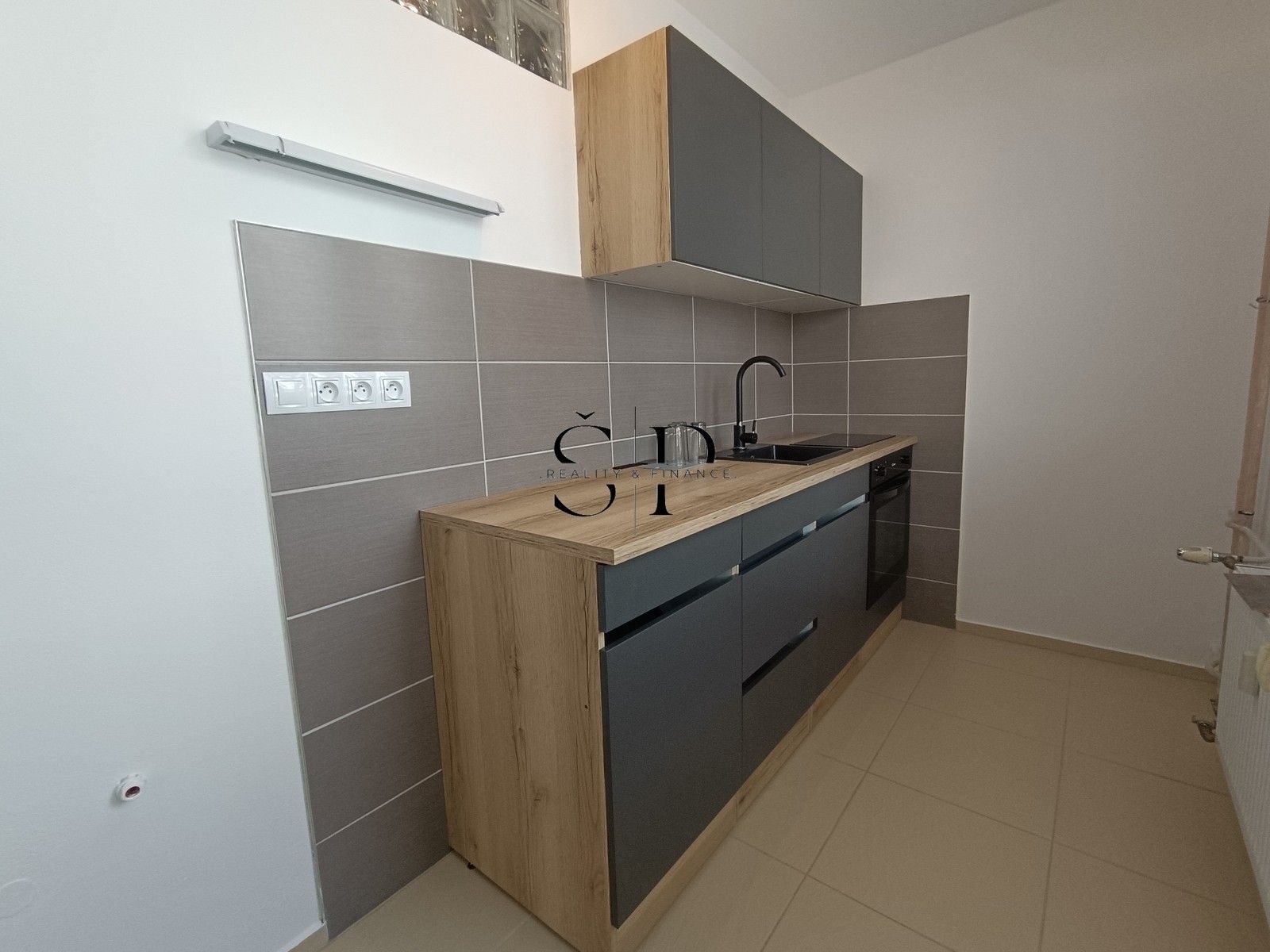 Pronájem byt 4+1 - Lesná, 64 m²