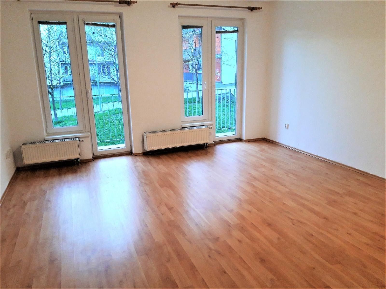 Pronájem byt 1+kk - Názovská, Praha, 35 m²