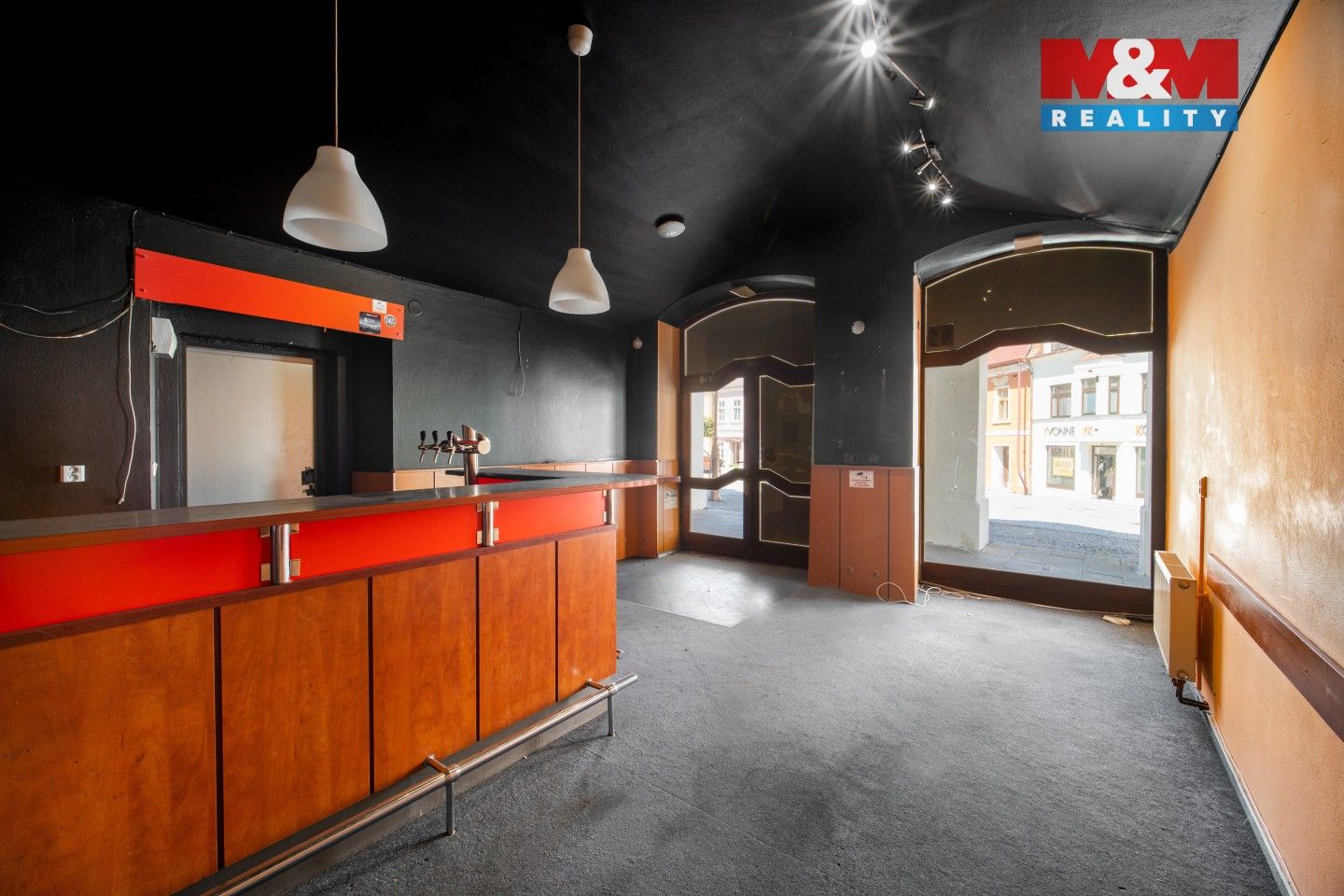 Restaurace, náměstí Míru, Svitavy, 110 m²