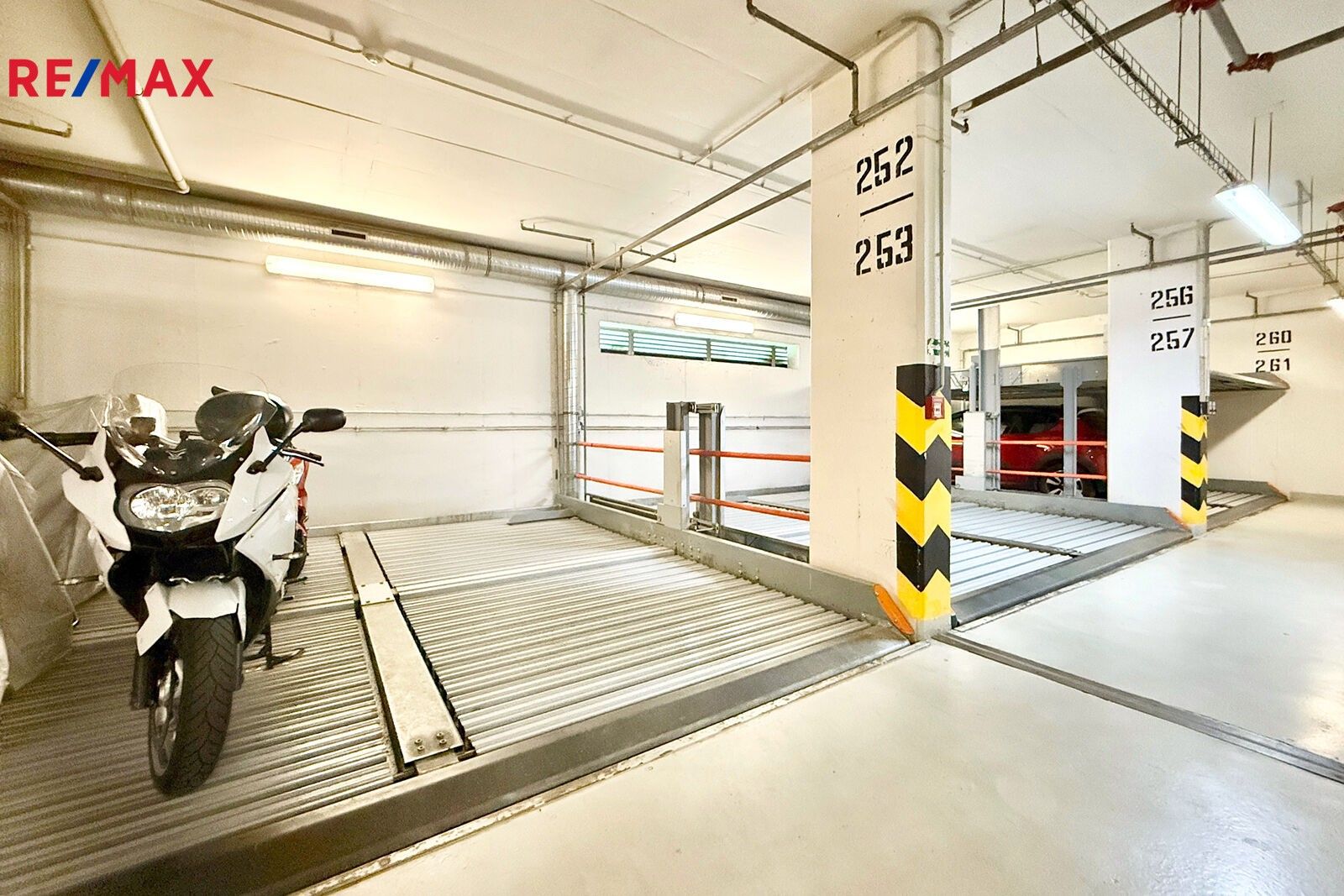 Garáže, Osadní, Praha, 15 m²